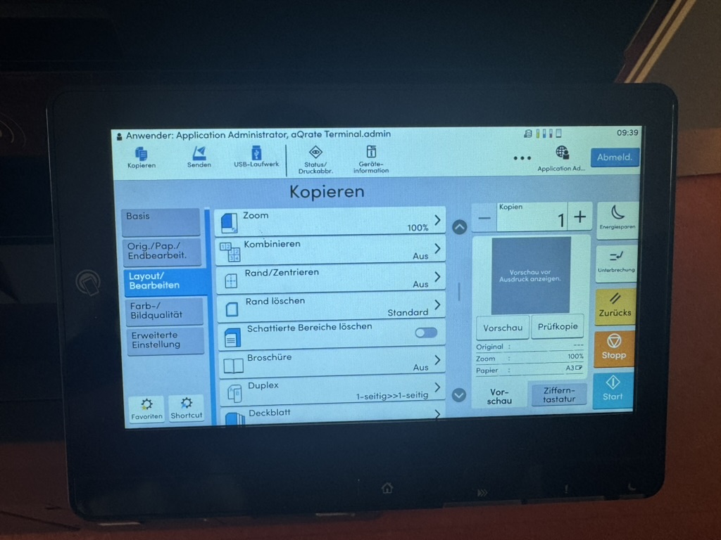 Touchscreen im Menü Kopieren, Registerkarte Layout/Bearbeiten mit Zoom, Kombinieren, Rand löschen, Broschüre und Duplex