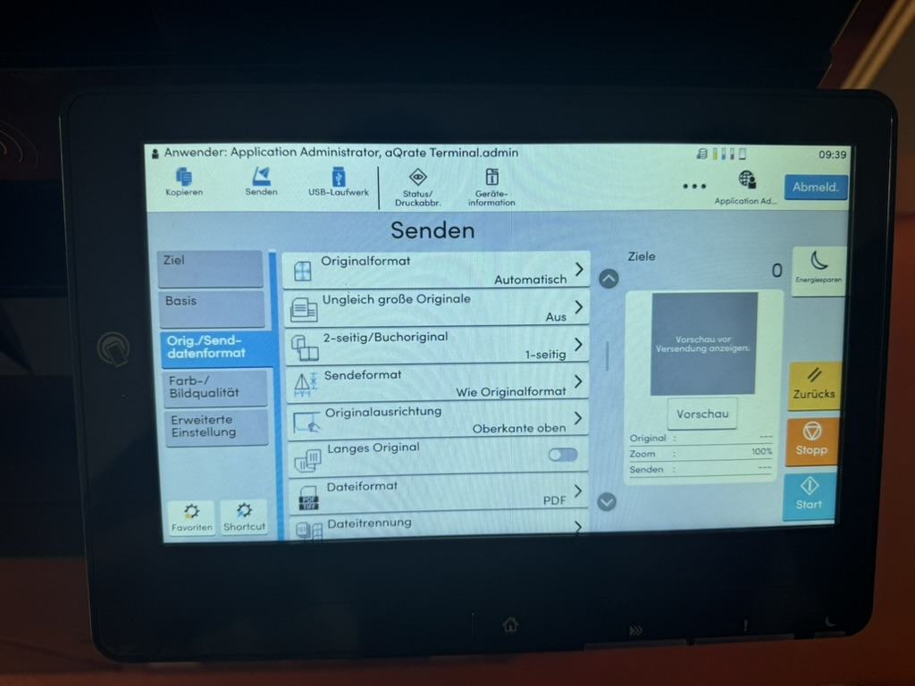 Touchscreen im Menü Senden, Registerkarte Orig./Senddatenformat mit Originalformat, 2-seitig/Buchoriginal, Dateiformat PDF und Dateitrennung