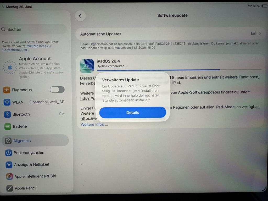 iPad-Einstellungen mit dem Hinweis „Verwaltetes Update“: Das Update kann sofort installiert werden oder wird innerhalb der nächsten Stunde automatisch installiert.